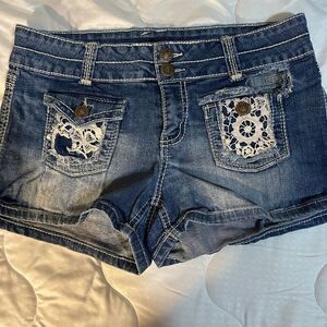 New Boundaries Denim Shorts Size 13 Embroidered Pockets NWT